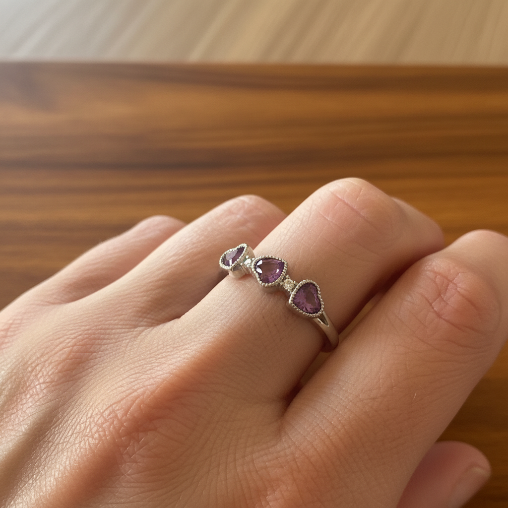 Anello tre cuori quarzo fragola lifestyle
