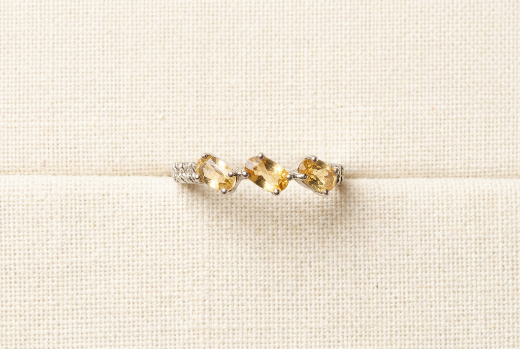 Anello 317 orizzontale su lino avorio