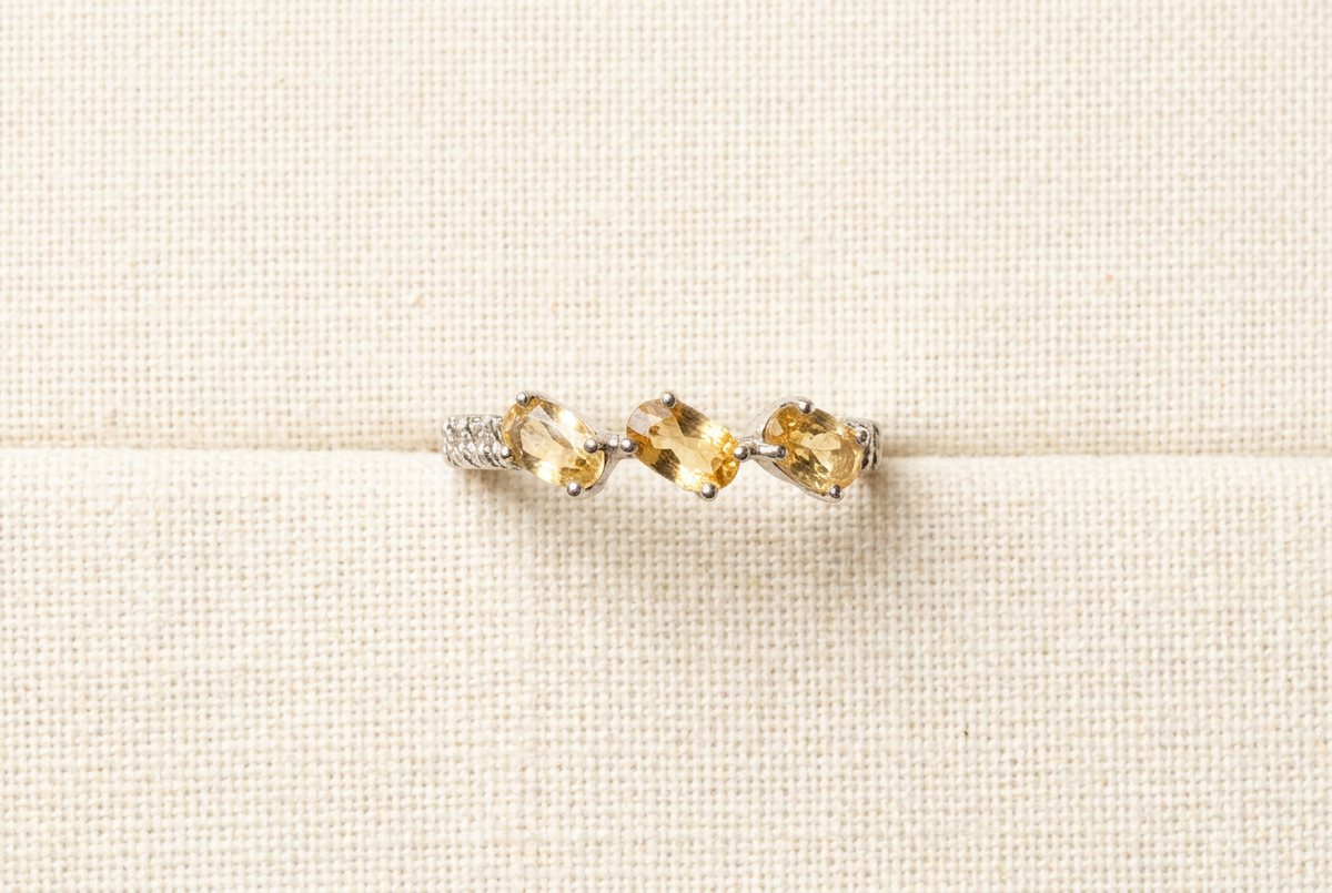 Anello 317 orizzontale su lino avorio