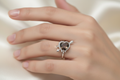 Anello cuore quarzo fumé indossato - lifestyle shot