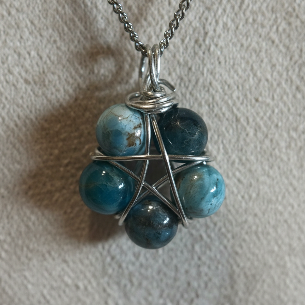 Collana Pentacolo Apatite - macro close-up wire wrapping