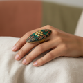 Anello fiore malachite corallo - indossata sulla mano