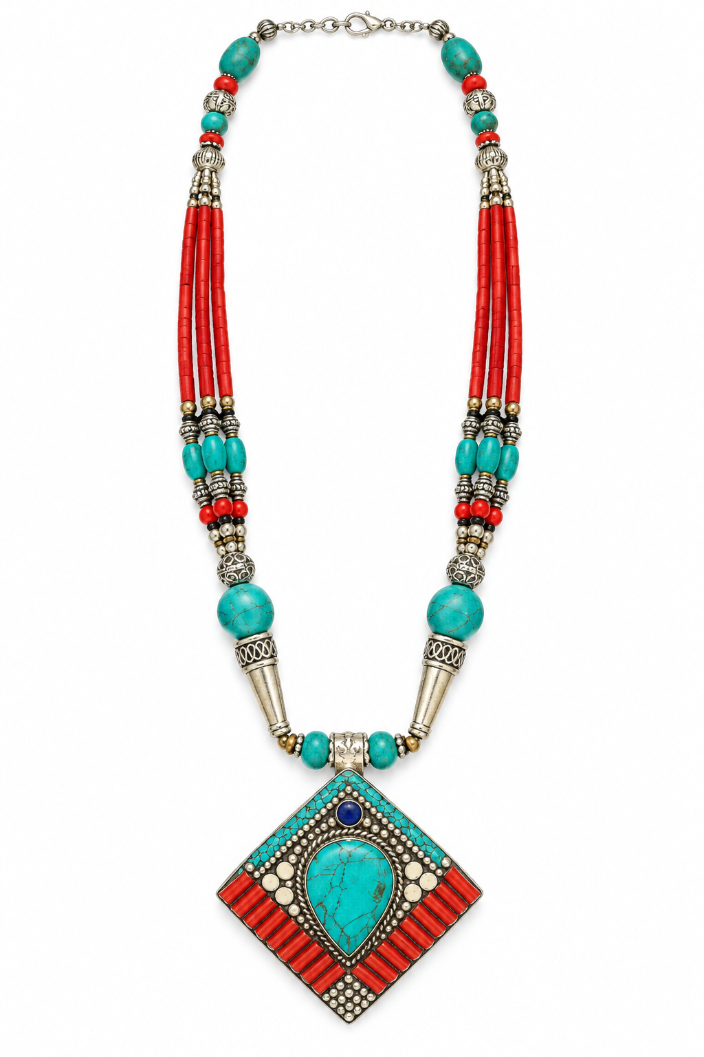 Collana Khampa tibetana completa su sfondo bianco
