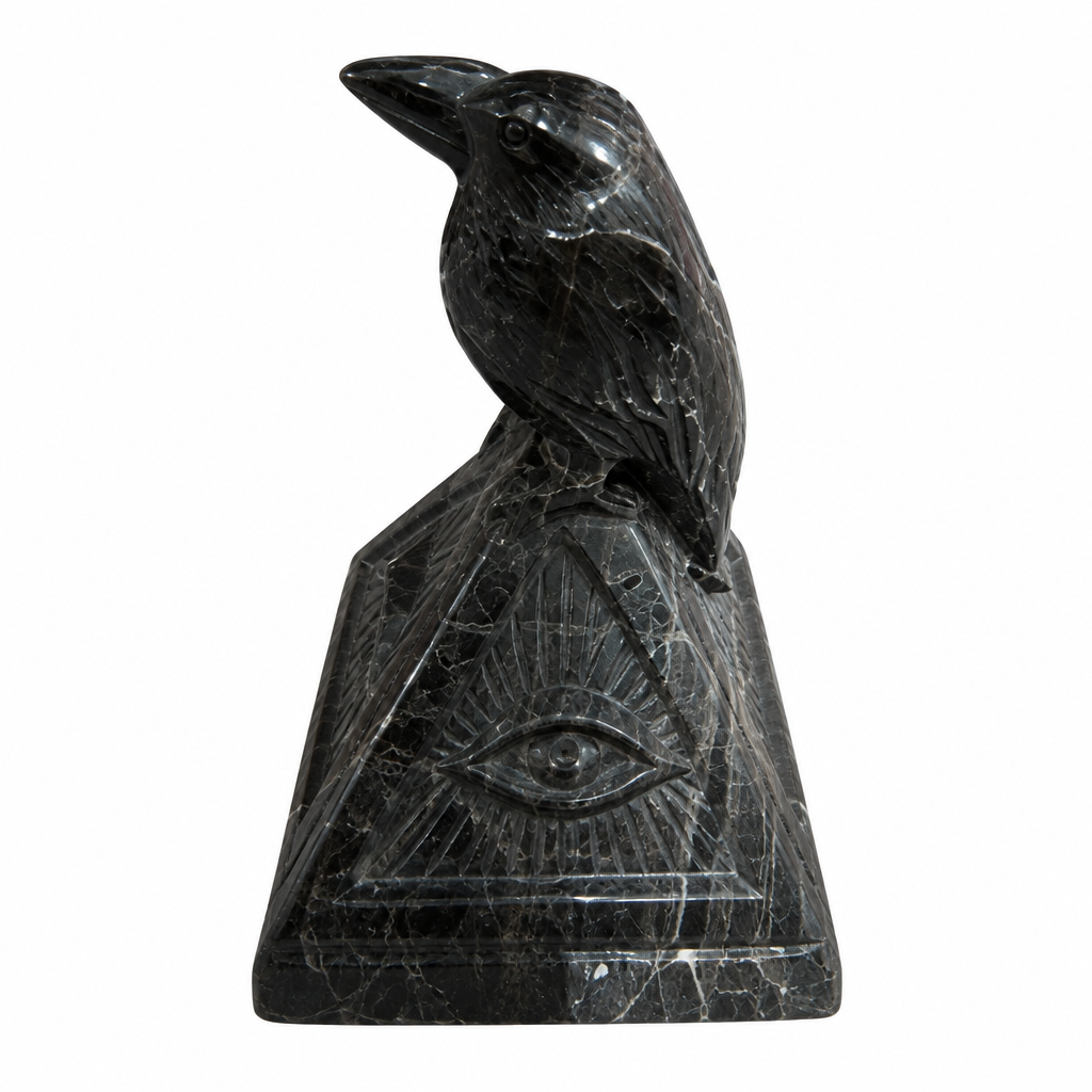 Corvo su piramide con occhio in ossidiana silver su bianco