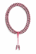 Japamala Apatite Africana Rosa su sfondo bianco
